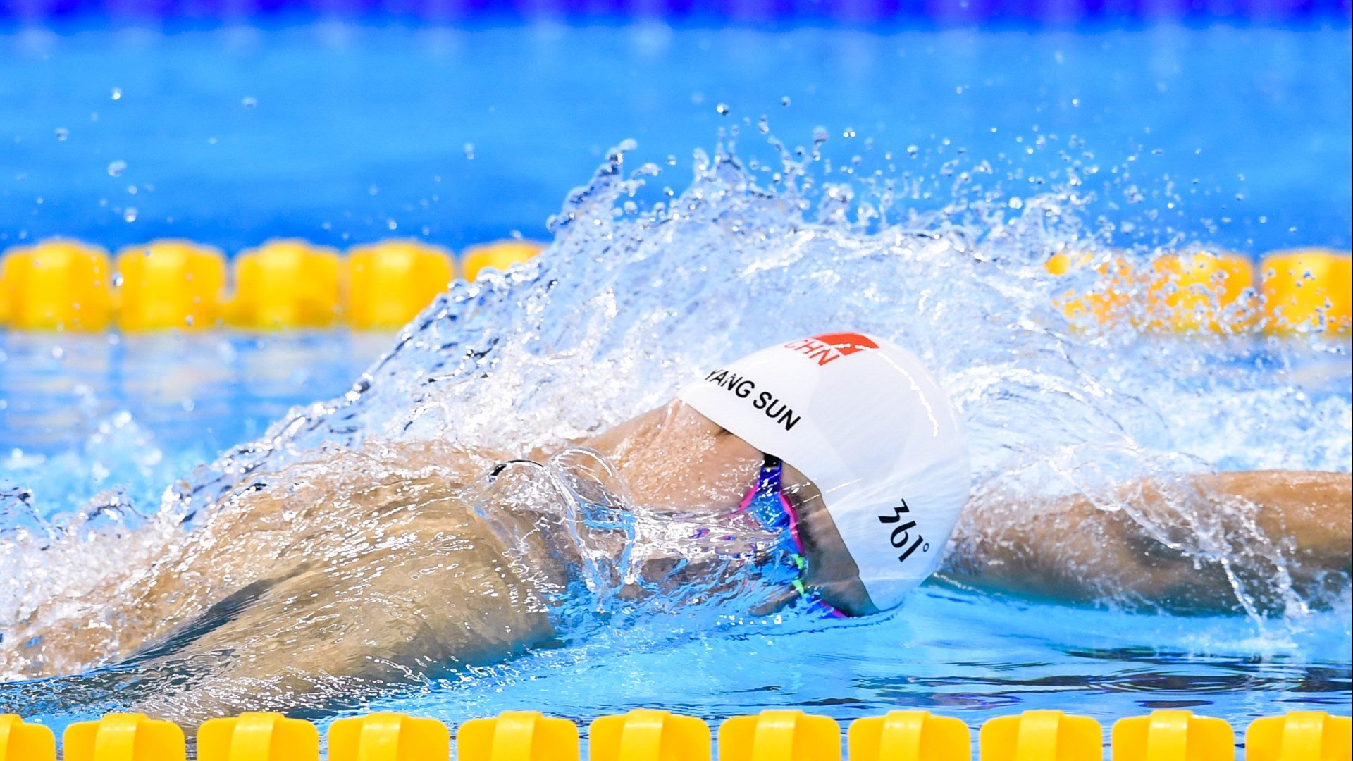 中国队后三棒力挽狂澜,中国队第三是谁